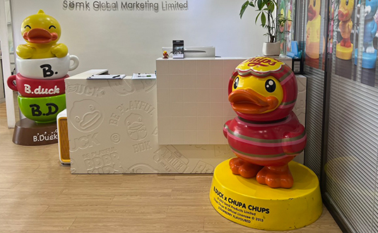 B.Duck Hong Kong Office