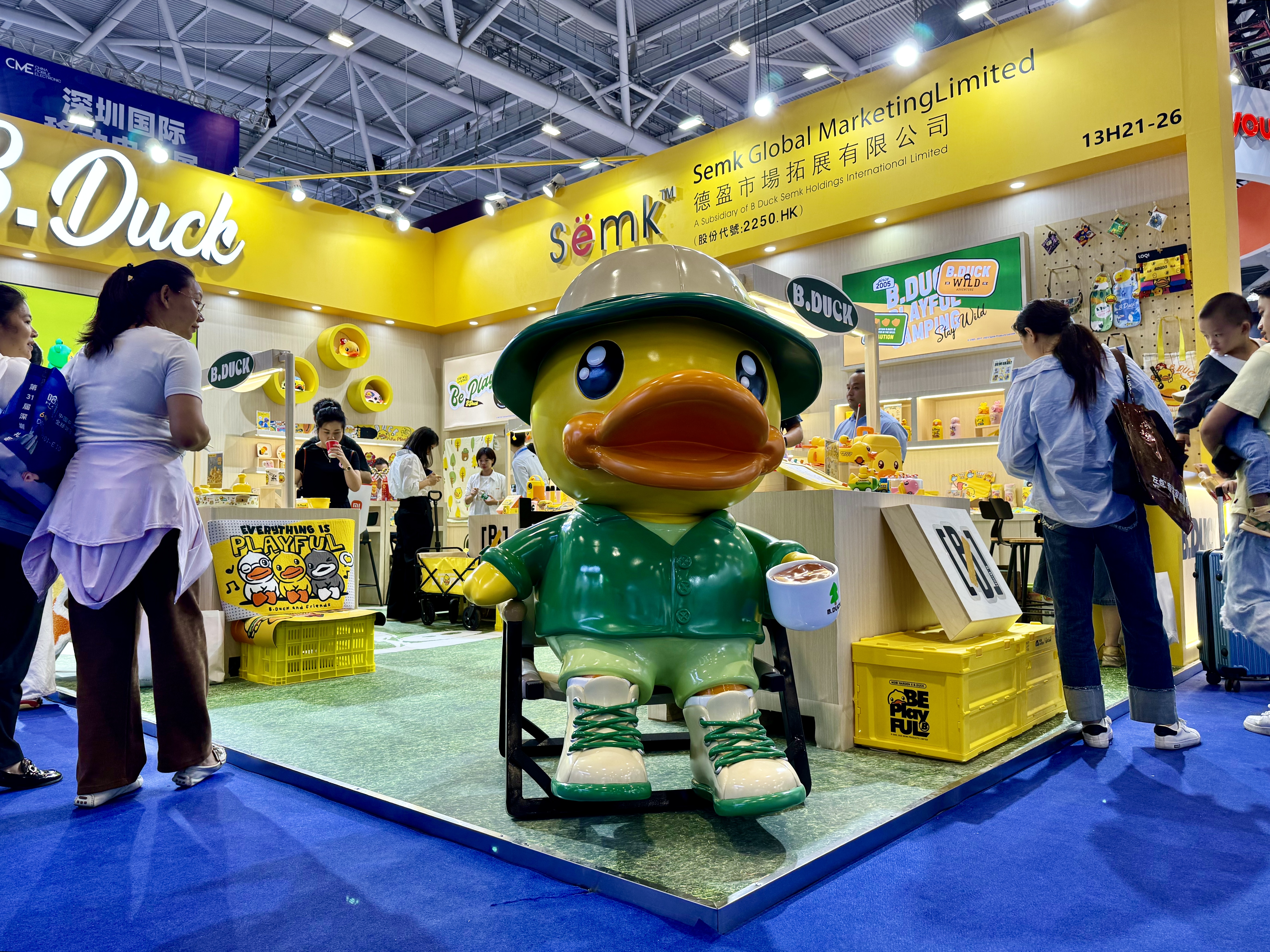 B.Duck appeared at the 31st Shenzhen Gift Fair and attracted wide attention